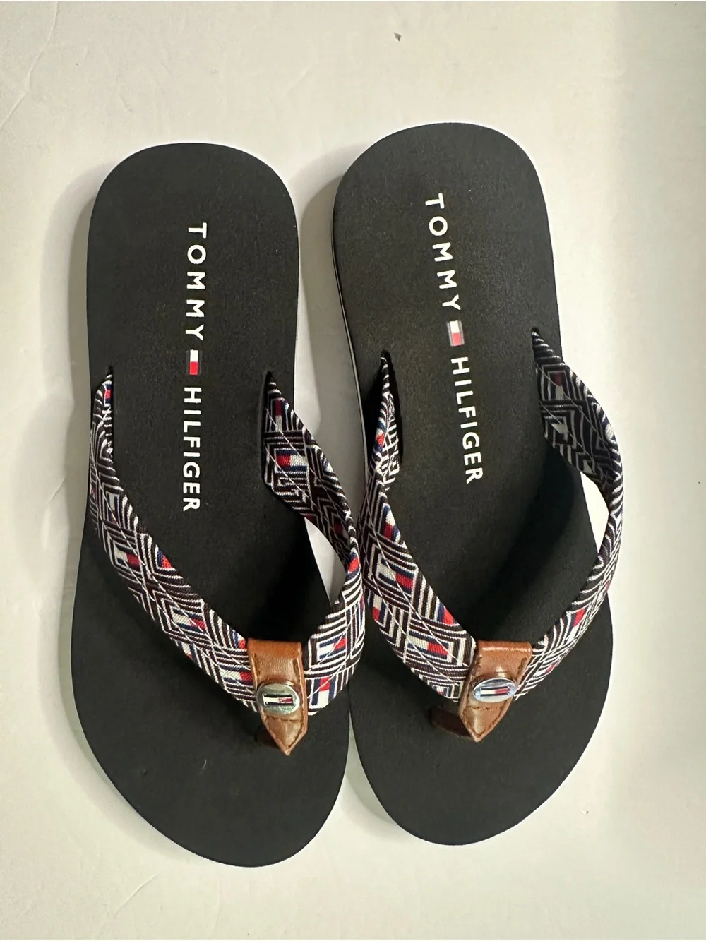 NIB Tommy Hilfiger Women's Patterned Logo Flip Flops Womens 6